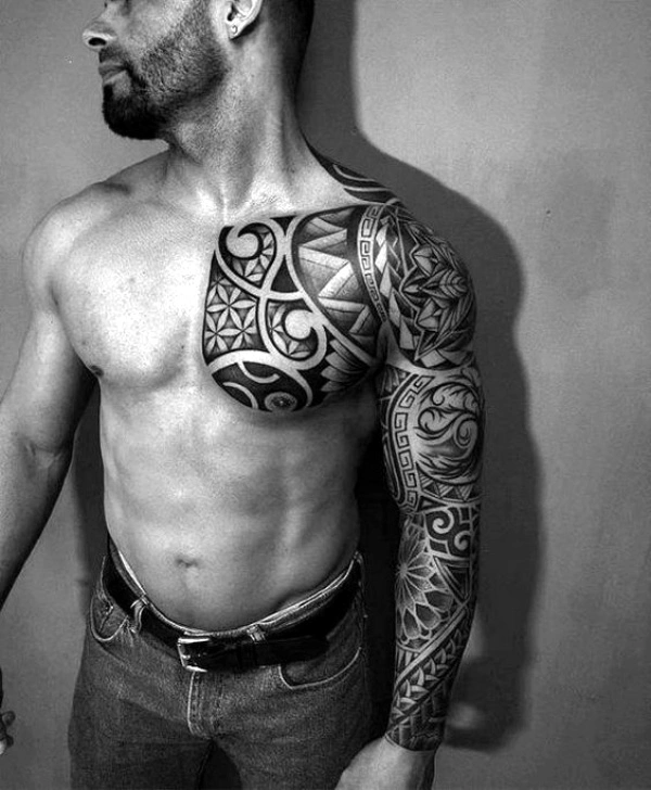 cool shoulder blade tattoos for guys